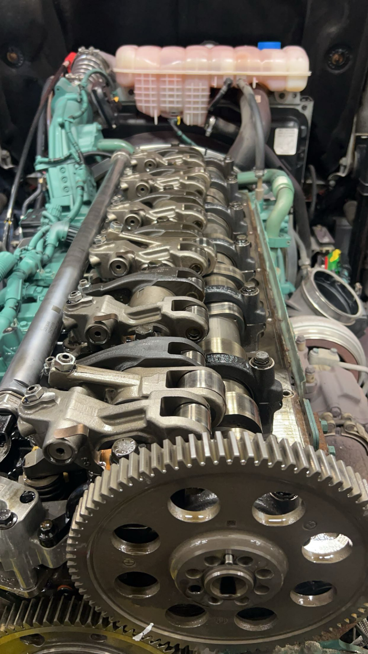 Volvo dieselmotor &mdash; kamaksel og ventiltog